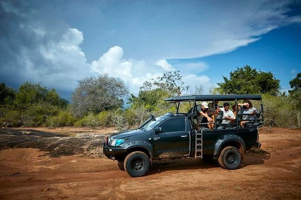 Ceylon Luxury Explorer - 12 Days (Hotels with Breakfast & Luxury vehicle ) (Minimum 6 Pax )