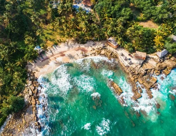 Unawatuna – A Tropical Paradise with Golden Sands and Calm Waters